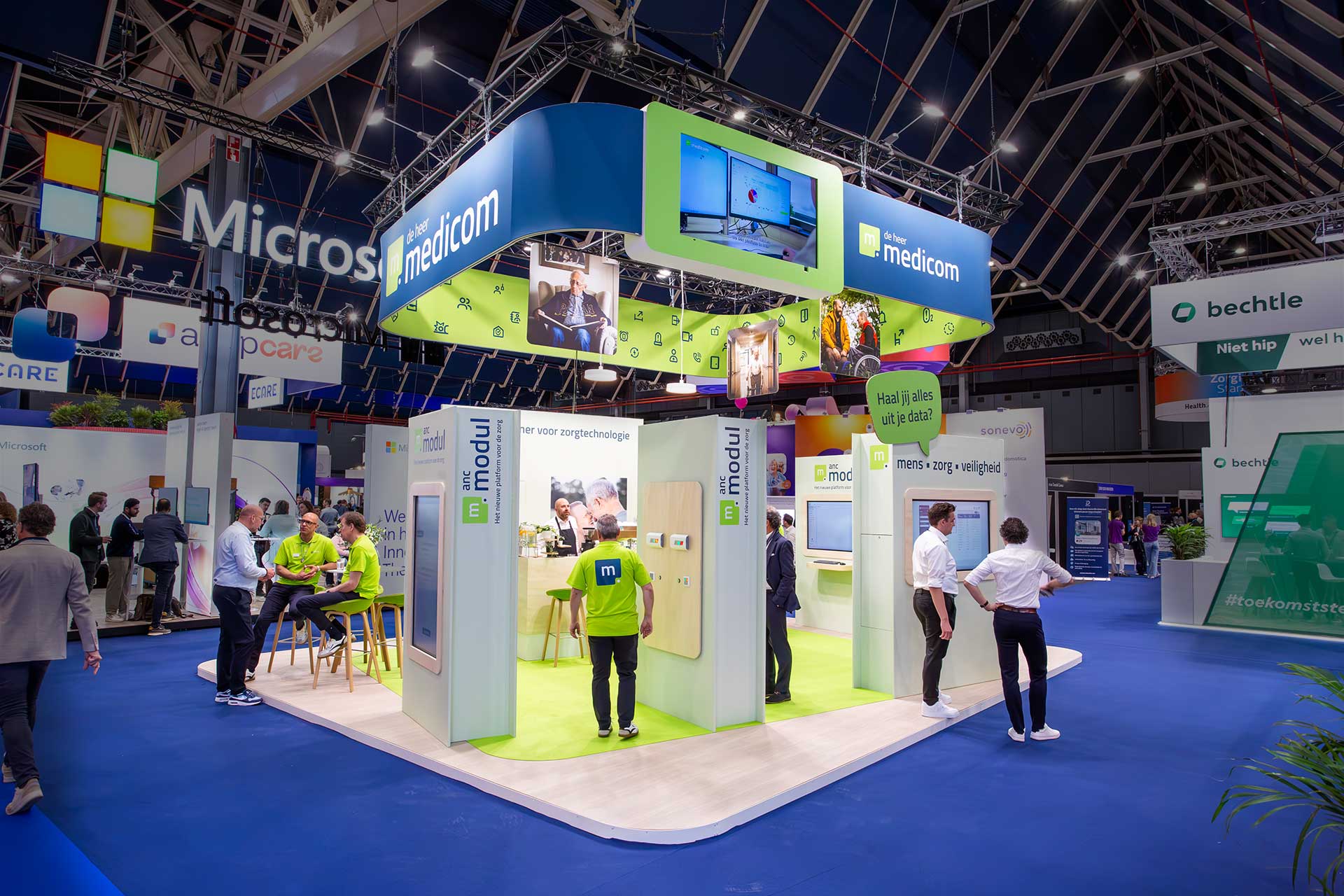 De Heer Medicom booth Zorg & ICT with visitors