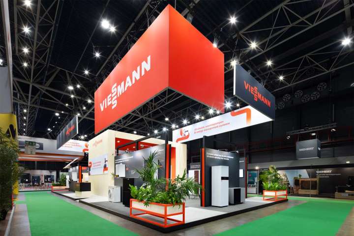 Opvallend standontwerp en standbouw voor Viessmann op de VSK beurs in de Jaarbeurs Utrecht. Ontworpen en gebouwd door standbouwer Eldee Expo Experts.