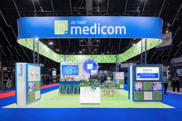 De heer medicom beursstand Zorg & ICT
